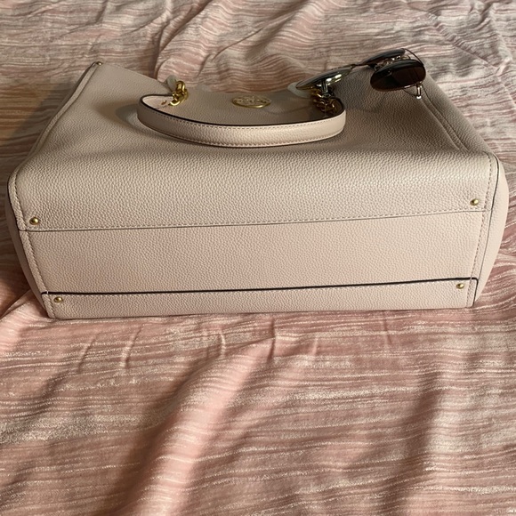 TORY BURCH EVERLY TOTE BAG. Pebbled leather. Color; Shell pink/652 - Picture 5 of 8